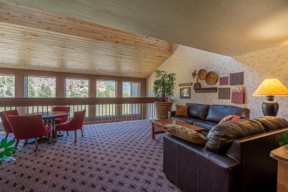 Remodeled Tamarron Lodge unit - Amazing views and 10 miles to Purgatory! view 3