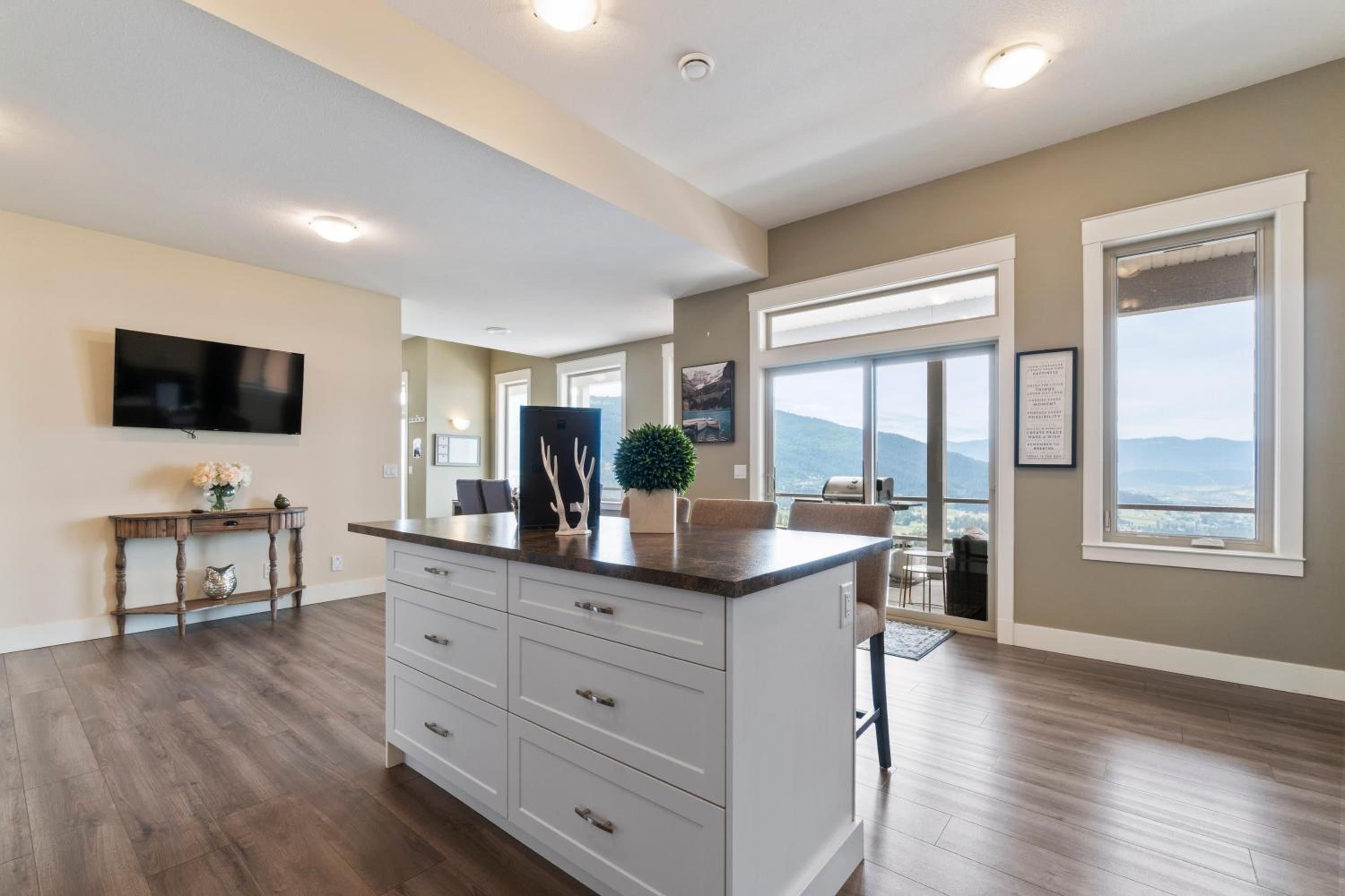 Stunning 5 bed house on Silver Star mountain