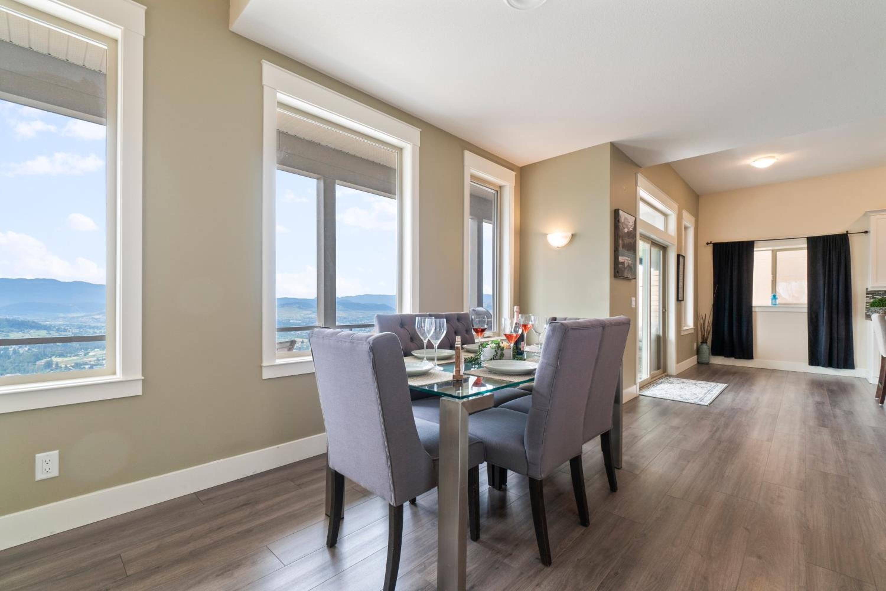 Stunning 5 bed house on Silver Star mountain
