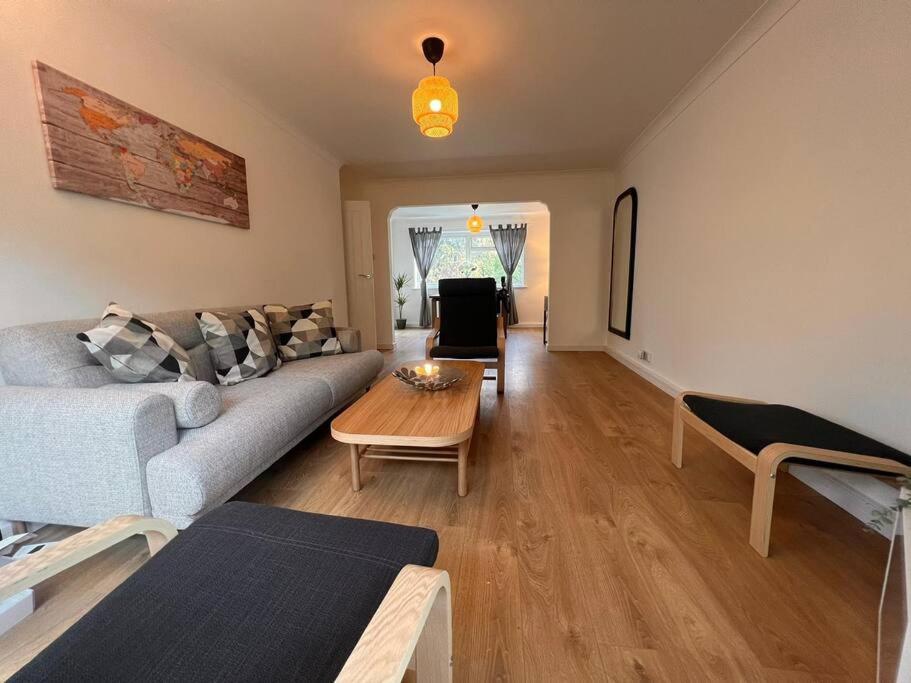 Lovely 2 bed room flat, in a leafy area,All new view 3