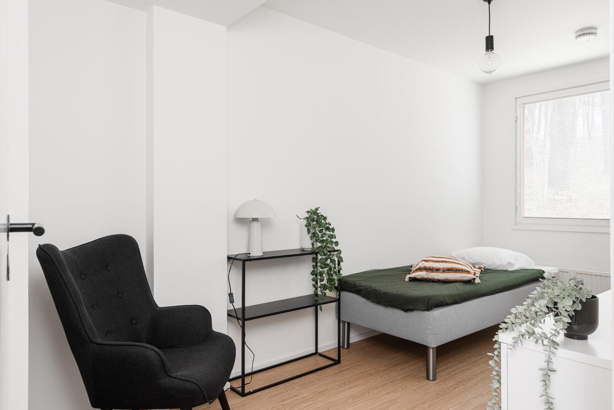 Kingwest Villa - free parking, sauna, 5br & NEW AC