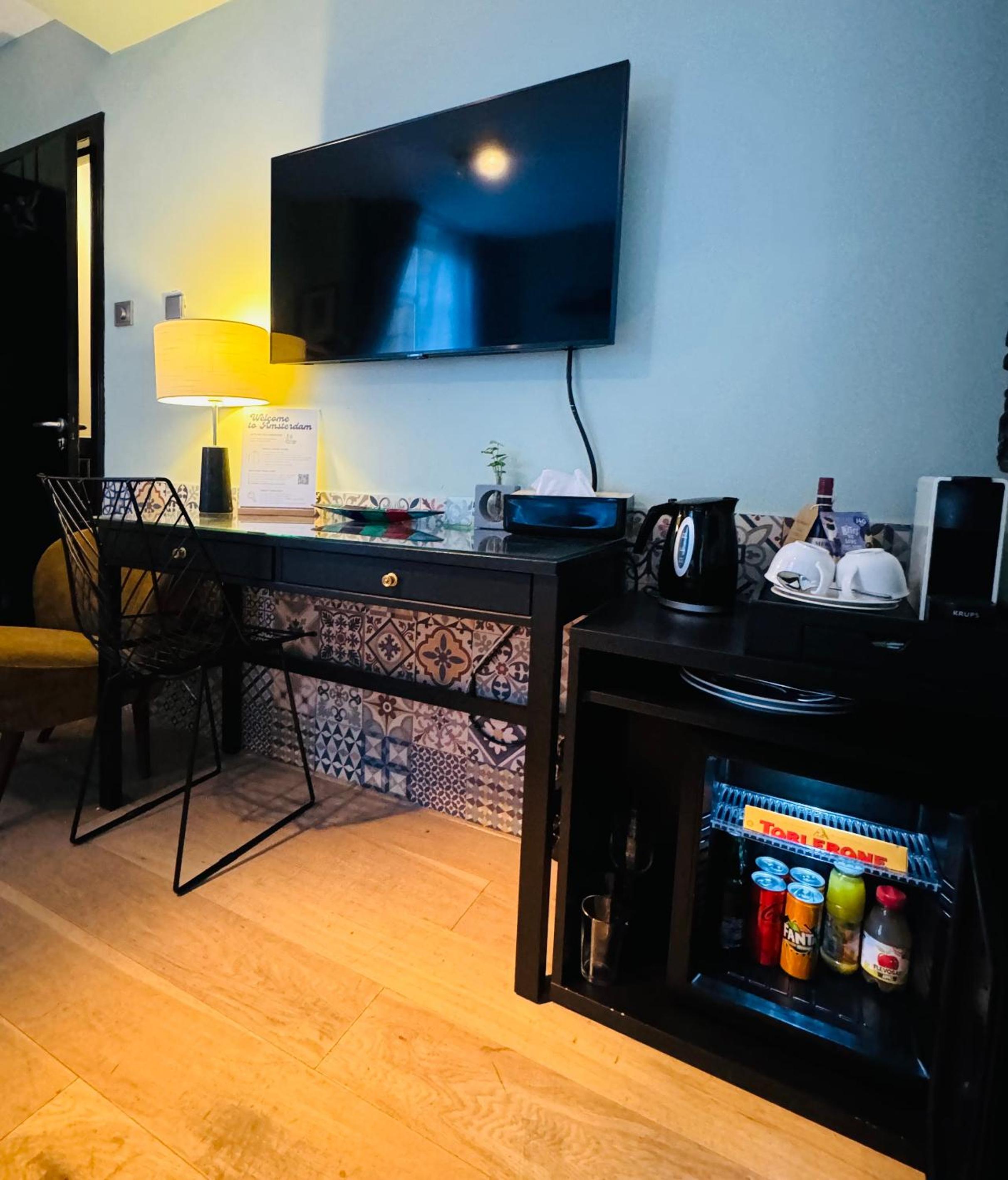 Décor Canal House