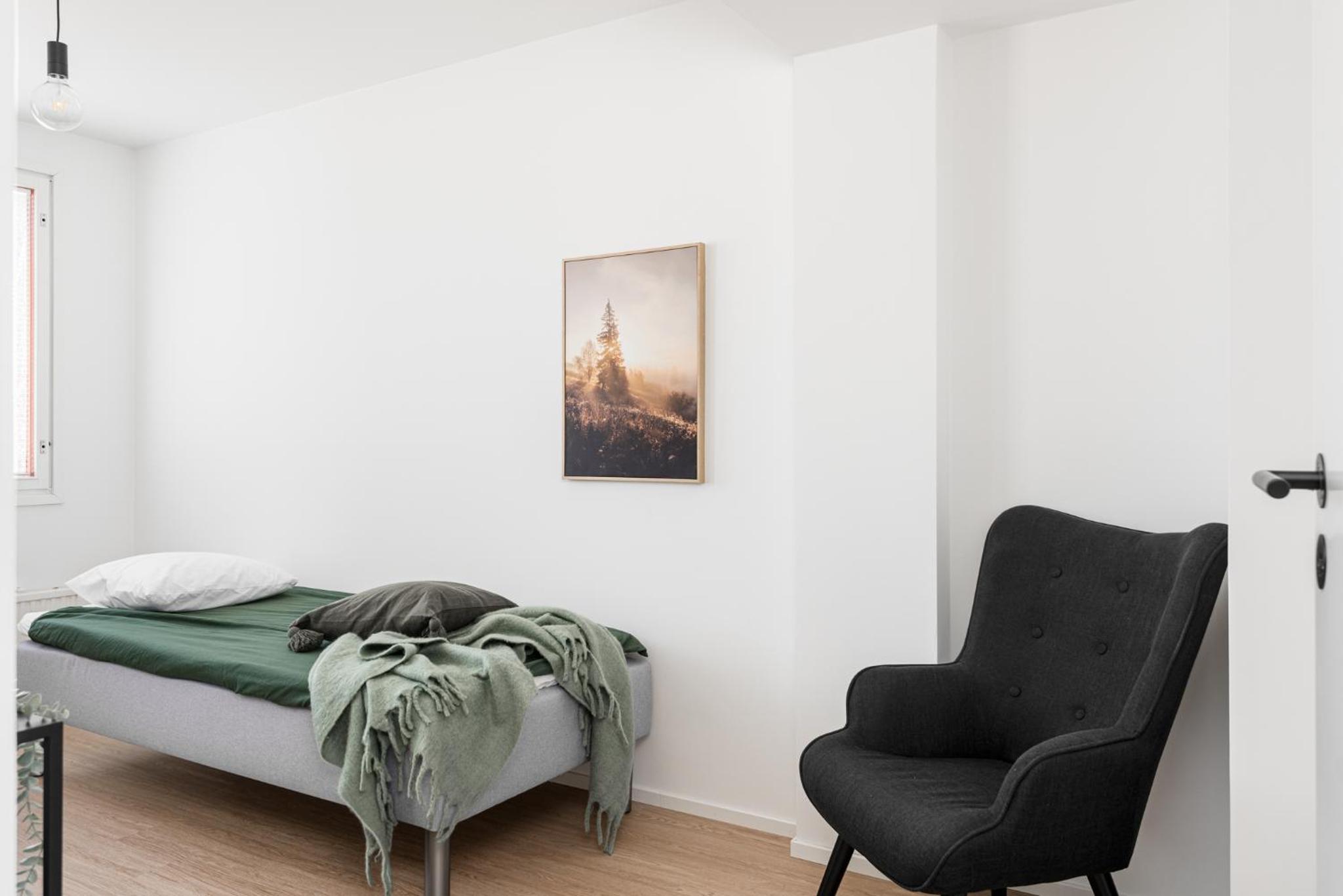 Kingwest Villa - free parking, sauna, 5br & NEW AC