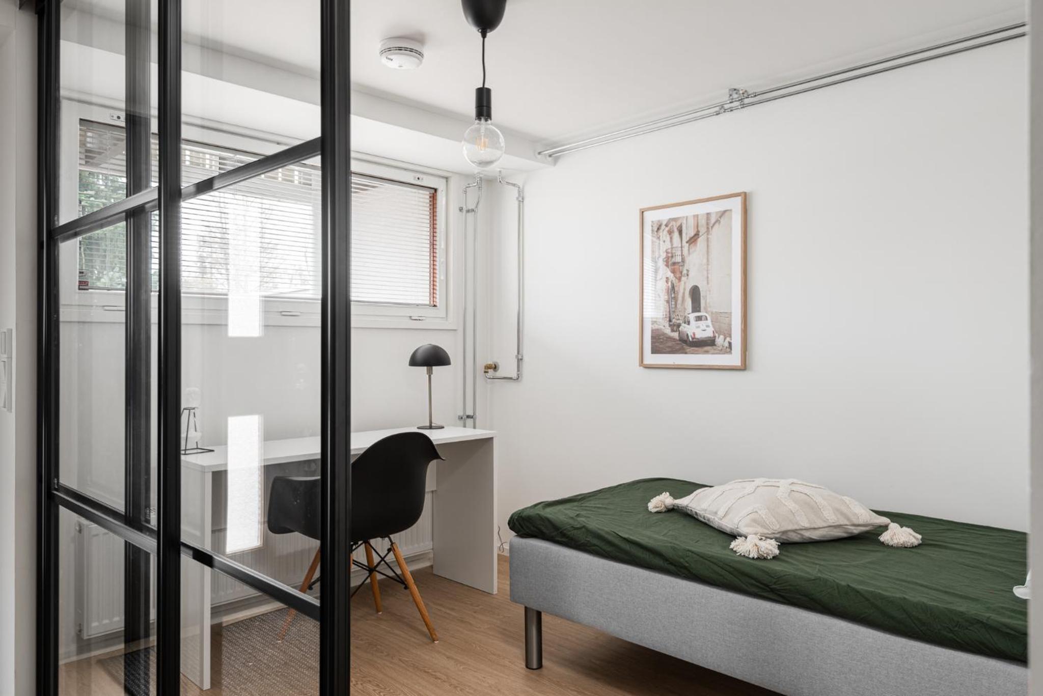 Kingwest Villa - free parking, sauna, 5br & NEW AC