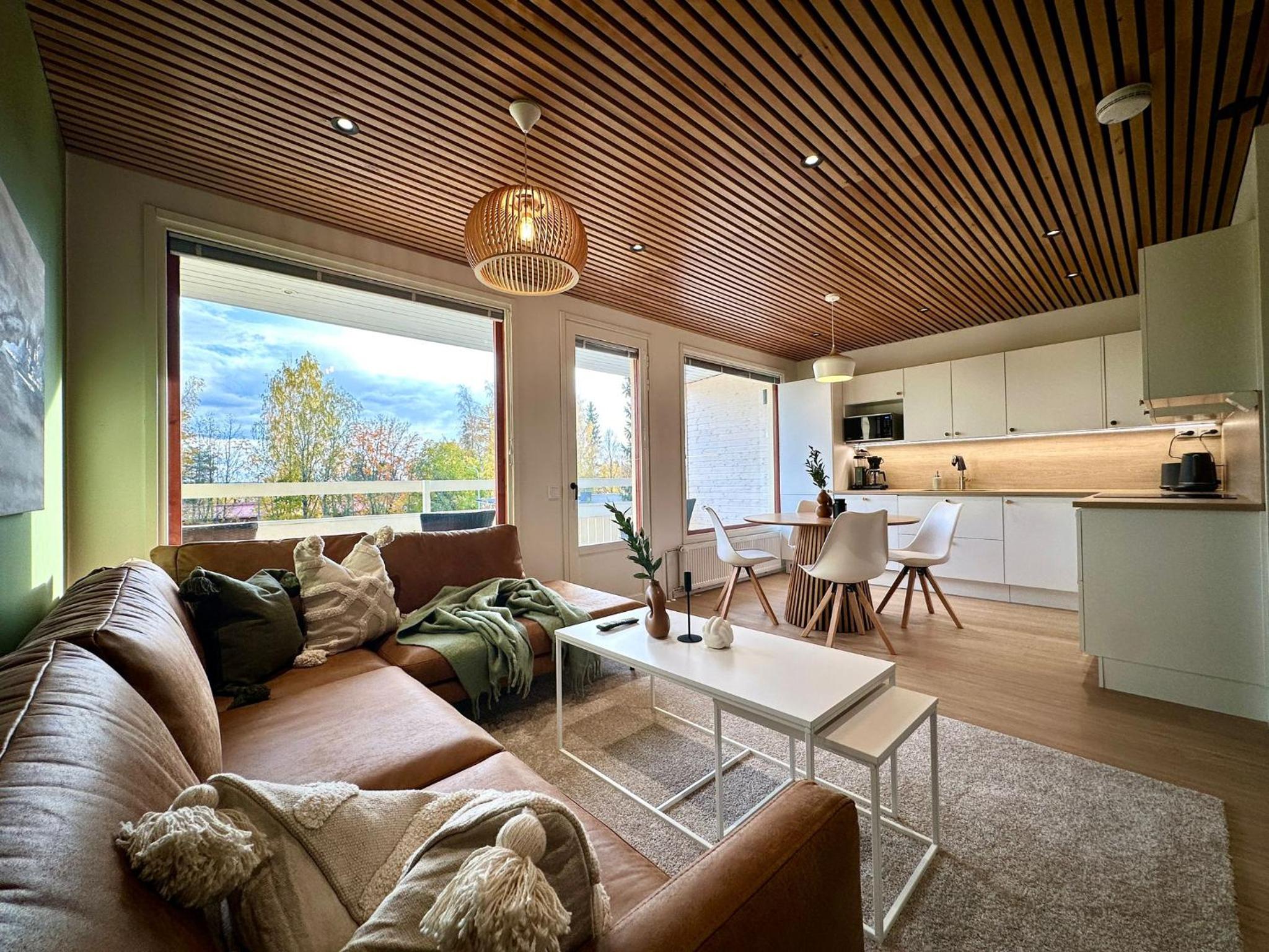 Kingwest Villa - free parking, sauna, 5br & NEW AC