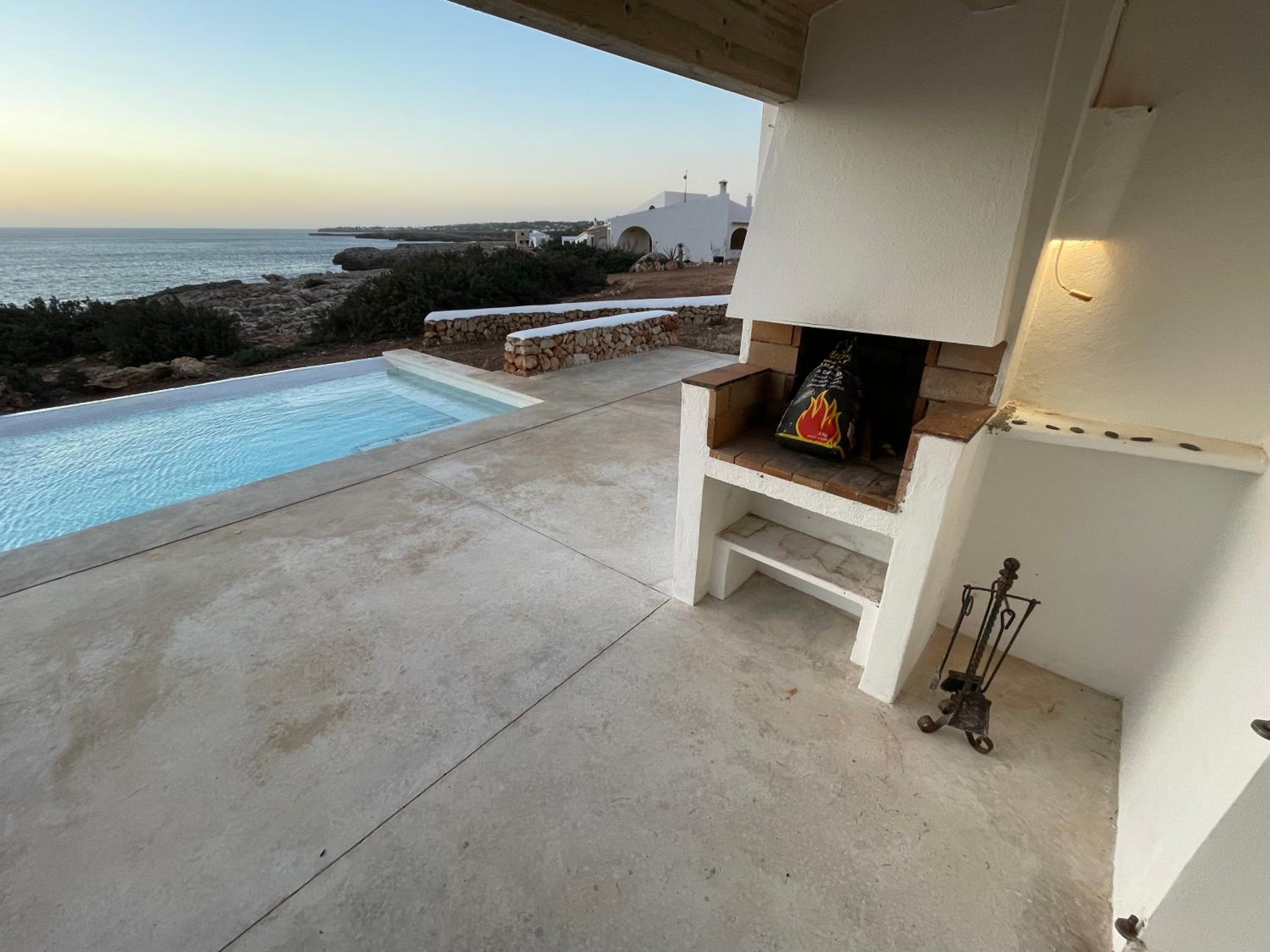 Binisamar Infinity Pool over the sea