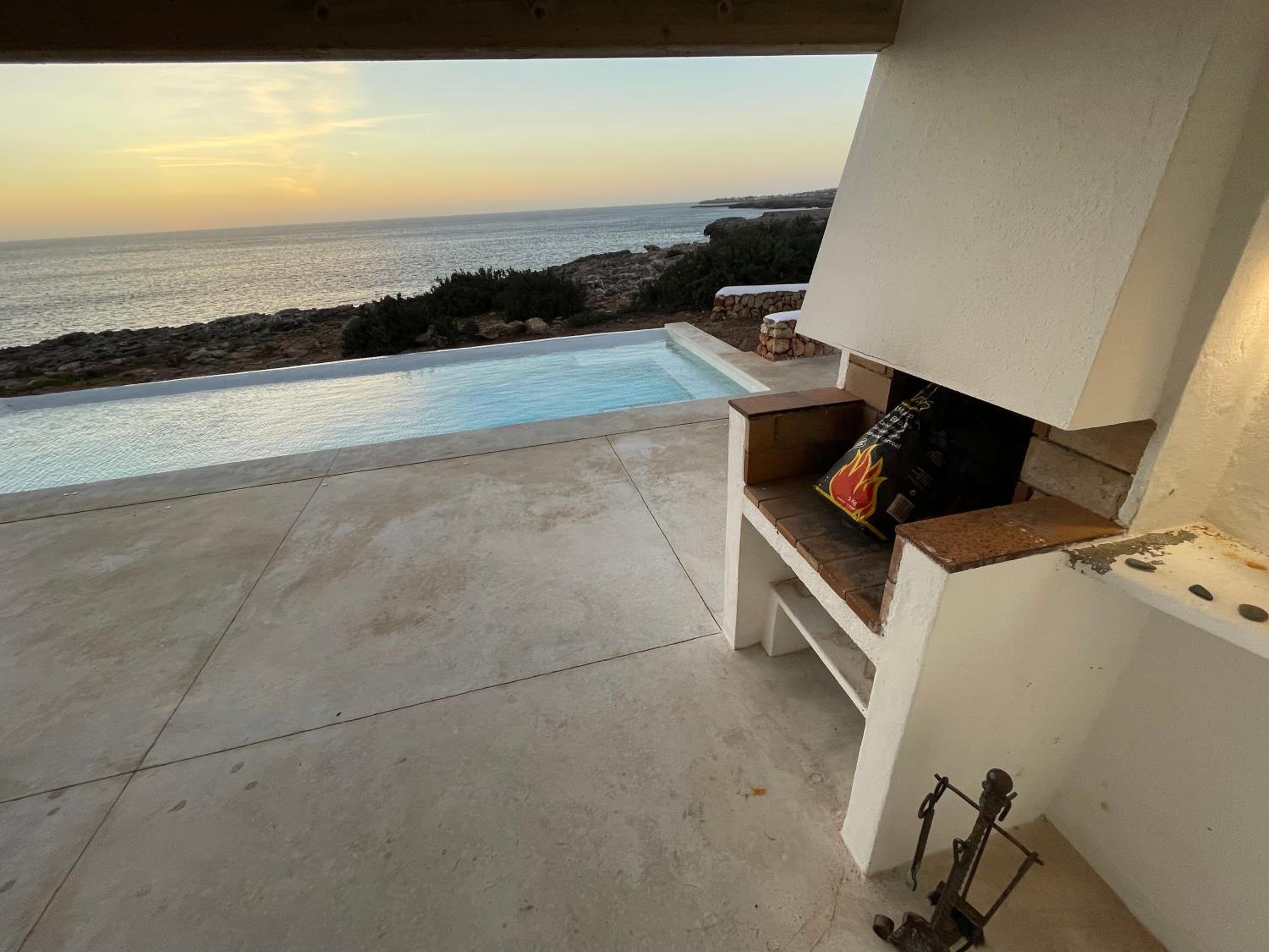 Binisamar Infinity Pool over the sea
