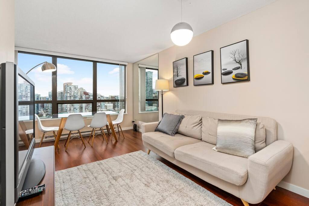 Downtown Vancouver 1-bedroom condo high-rise