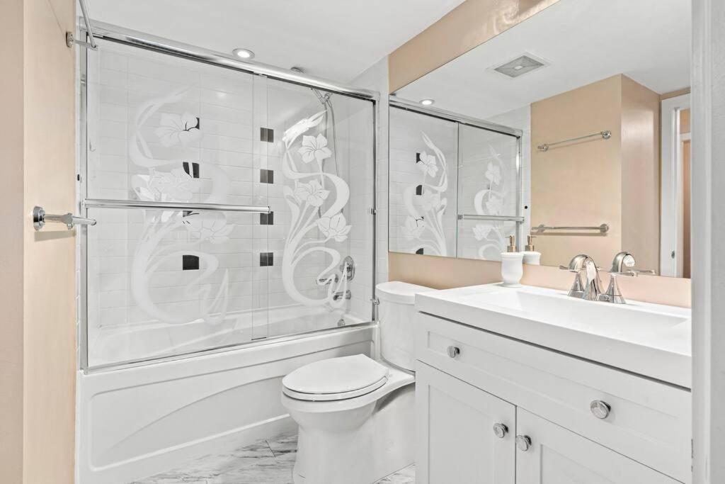 Downtown Vancouver 1-bedroom condo high-rise