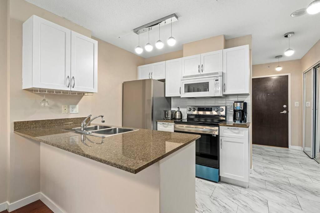 Downtown Vancouver 1-bedroom condo high-rise