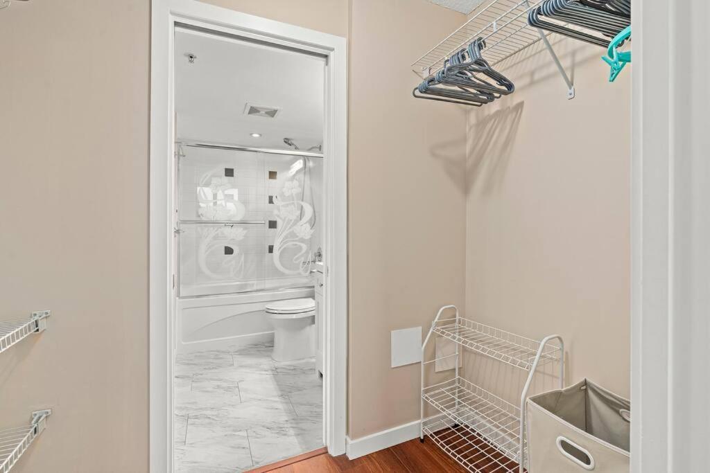 Downtown Vancouver 1-bedroom condo high-rise
