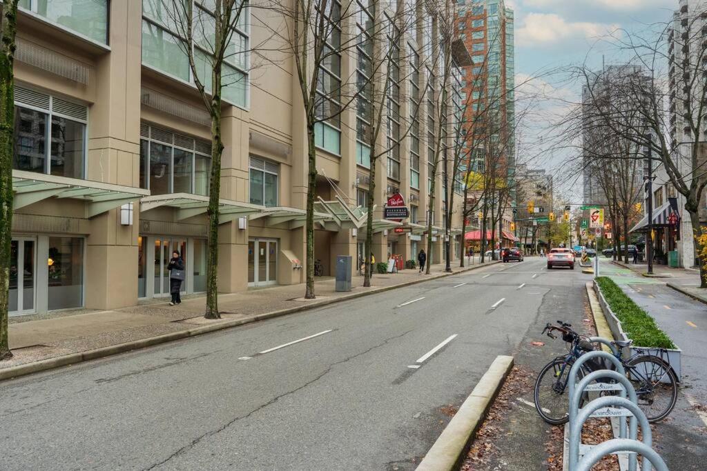 Downtown Vancouver 1-bedroom condo high-rise