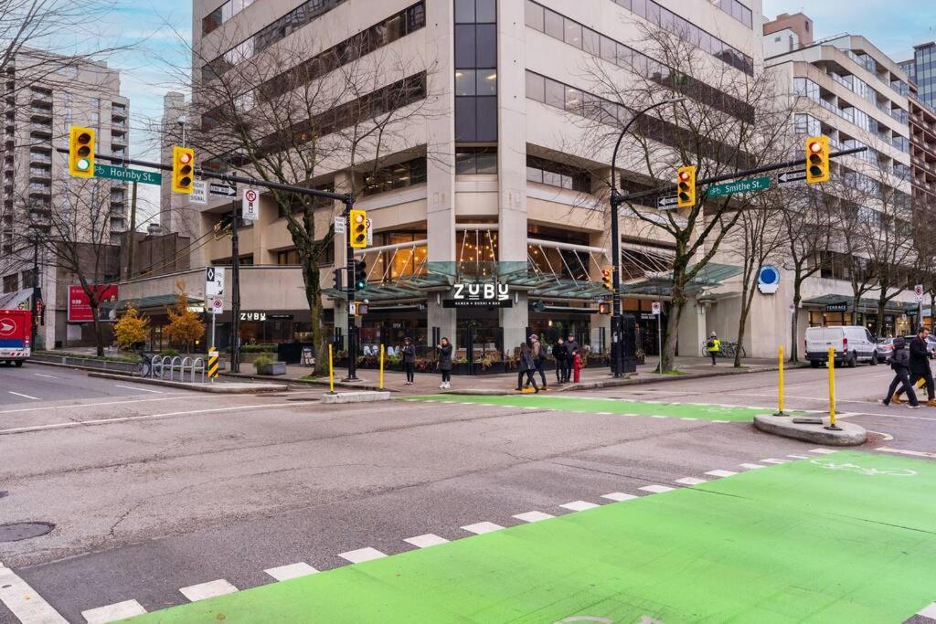 Downtown Vancouver 1-bedroom condo high-rise