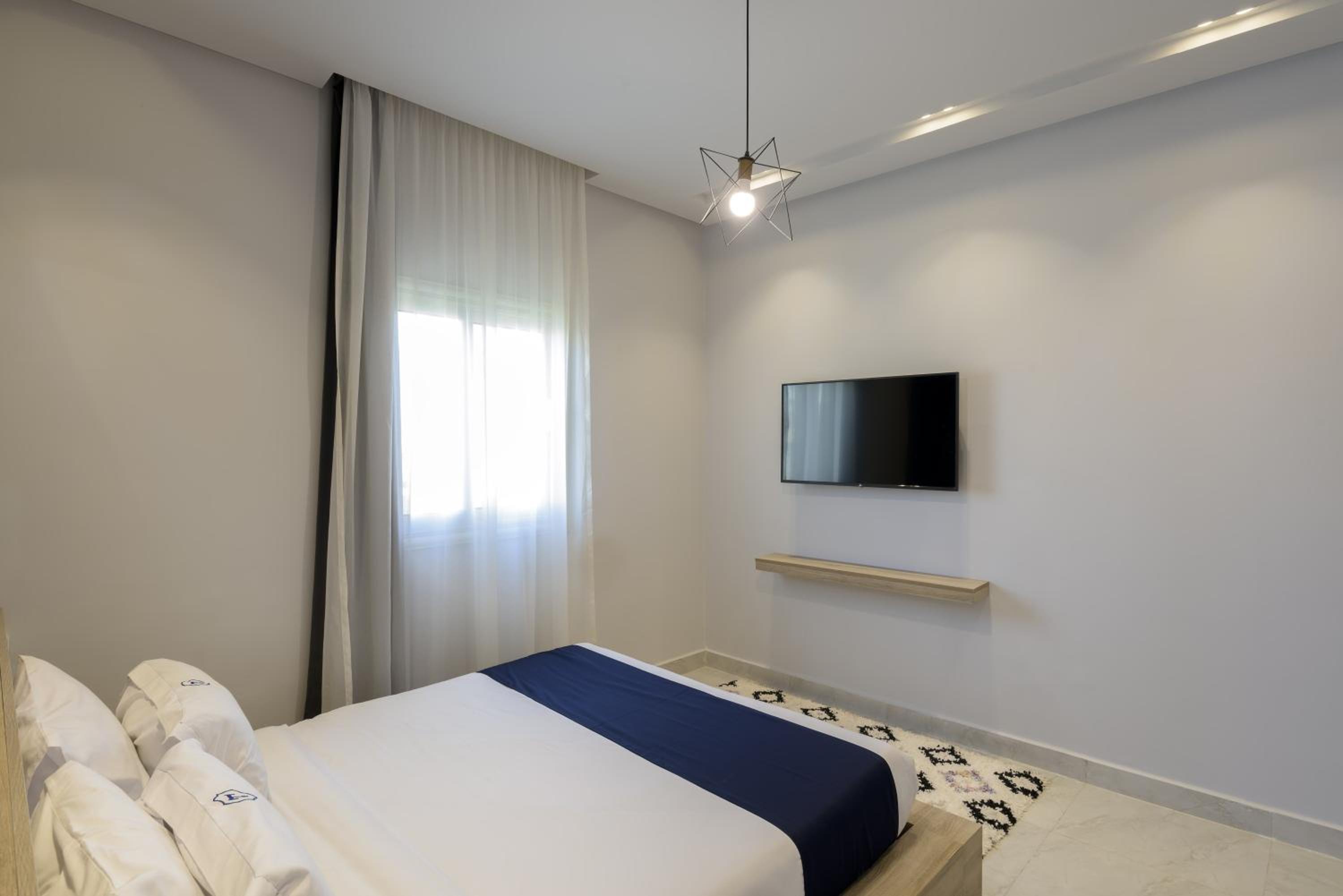 Travelholic 90 Residence