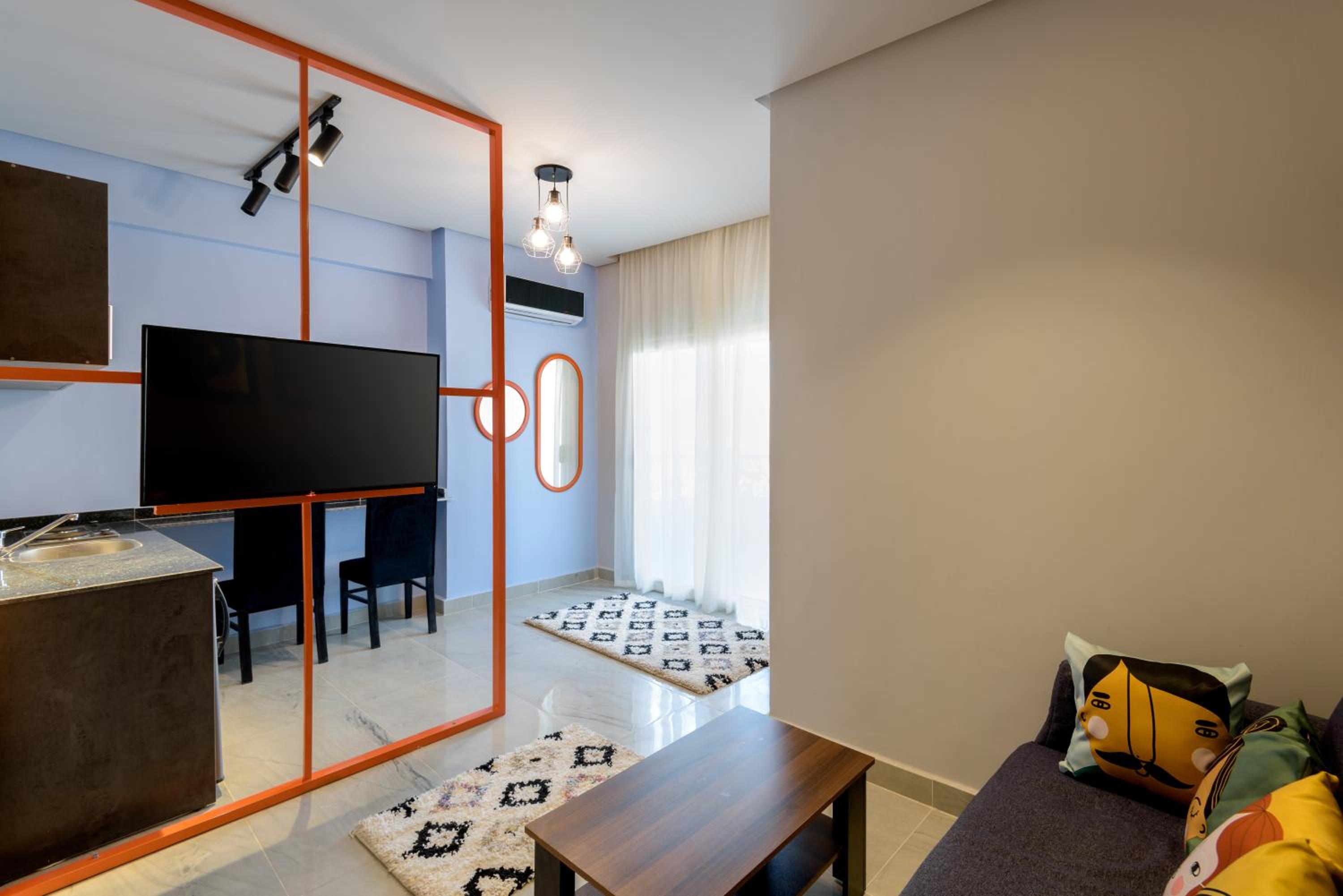 Travelholic 90 Residence