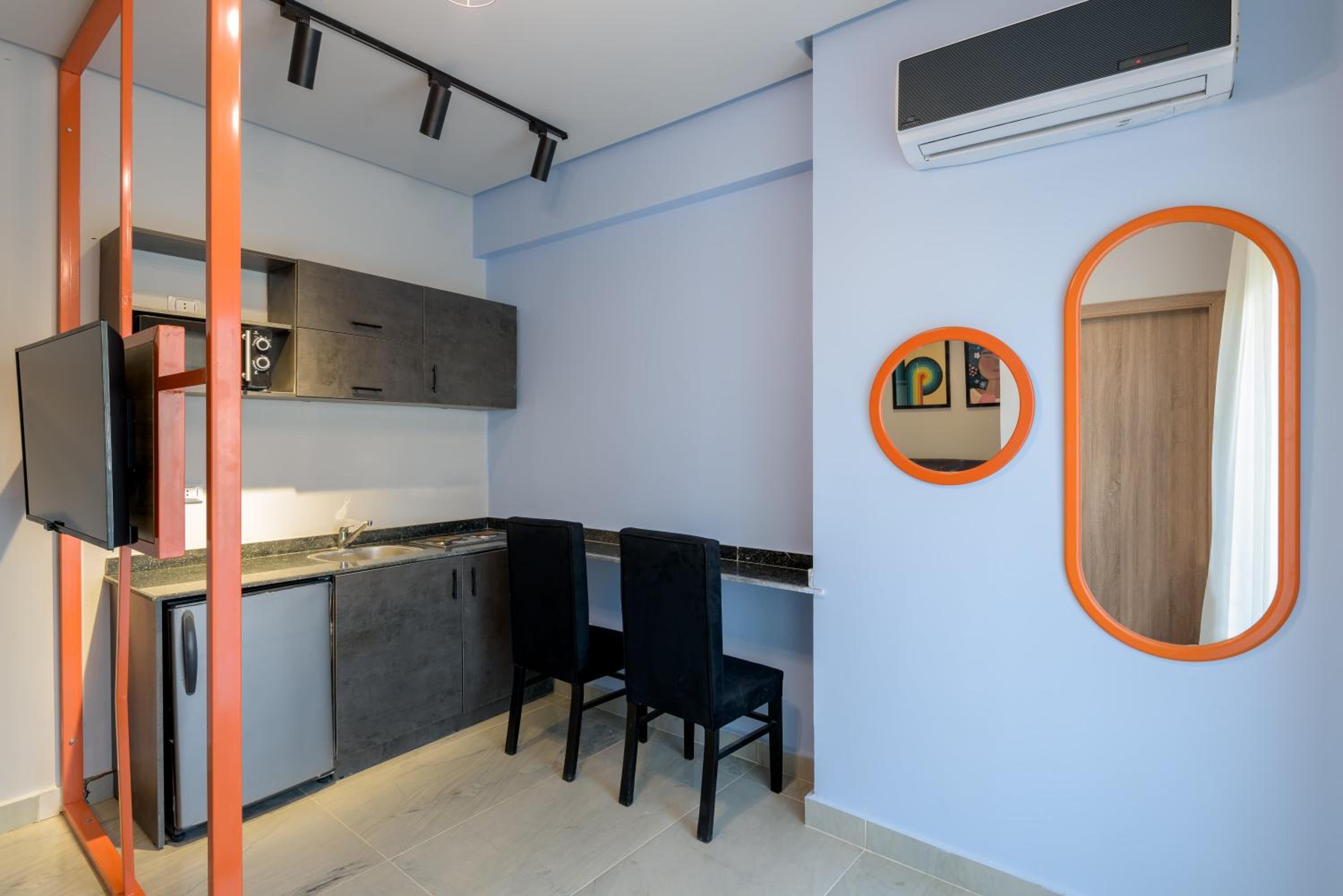 Travelholic 90 Residence