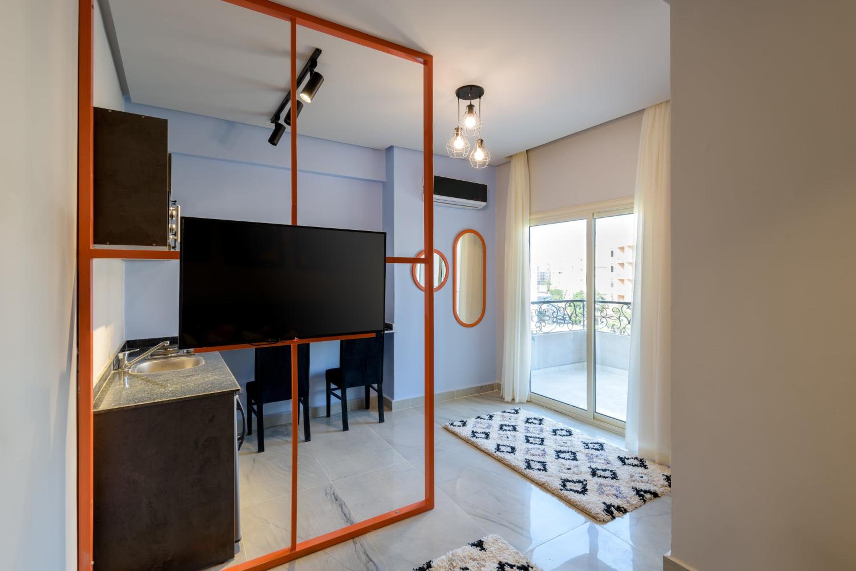 Travelholic 90 Residence