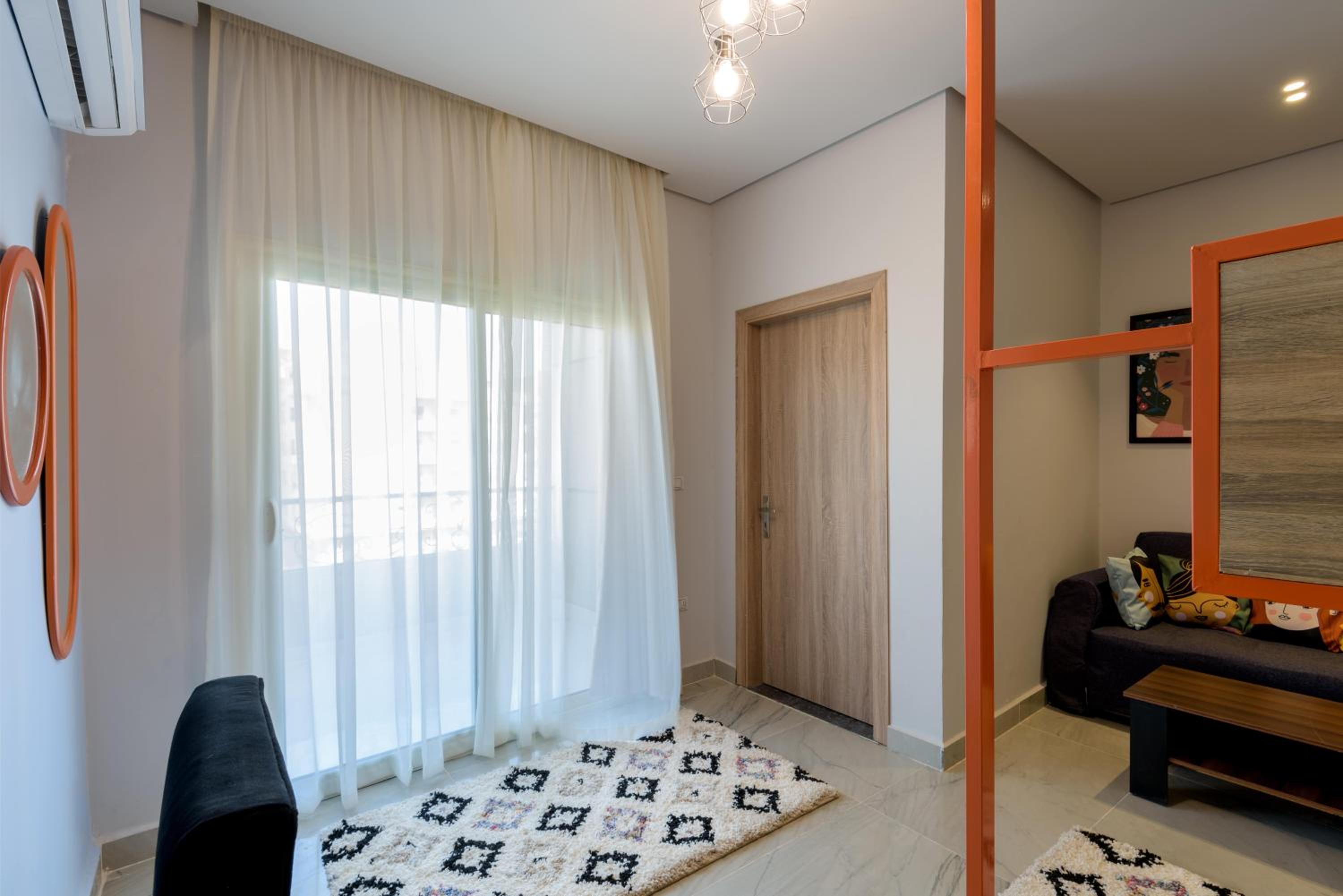 Travelholic 90 Residence