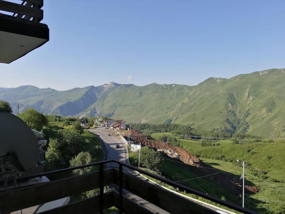 Amazing flat in Gudauri, 5 minutes walk to slopes! view 2