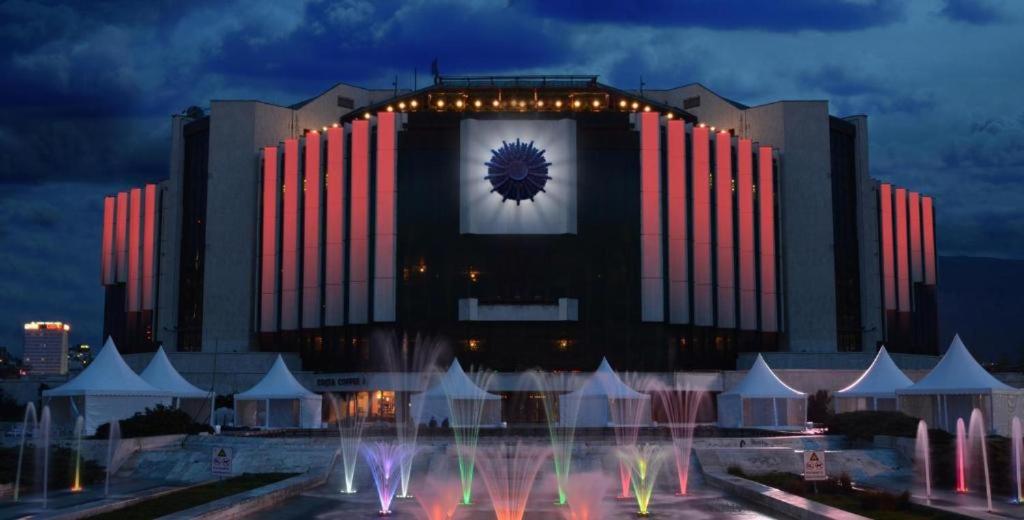 Top Center Studio 5