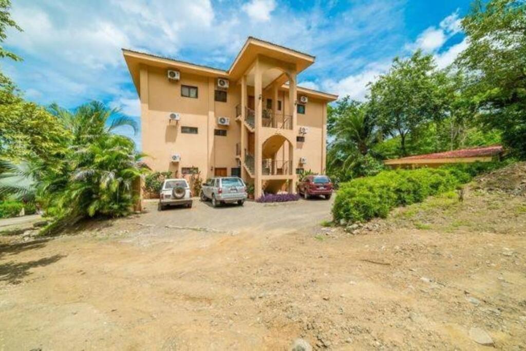 Magical 1 Bedroom Condo with Ocean View & Pool