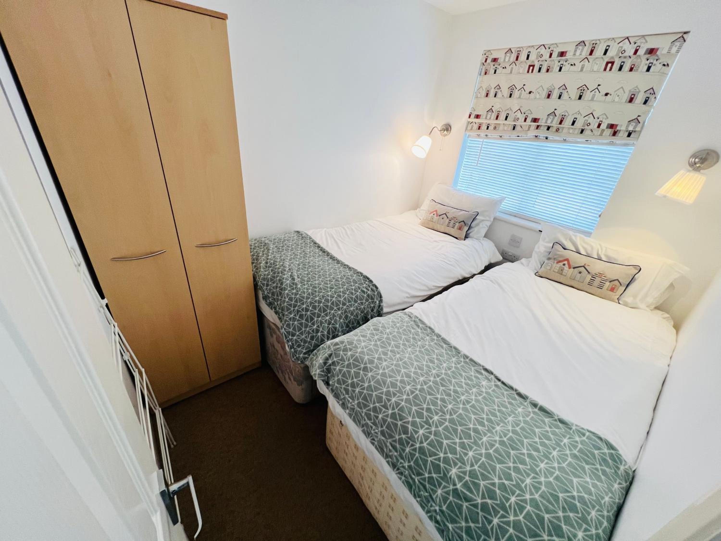 2 Bedroom Chalet SB109, Sandown Bay, Isle of Wight view 5