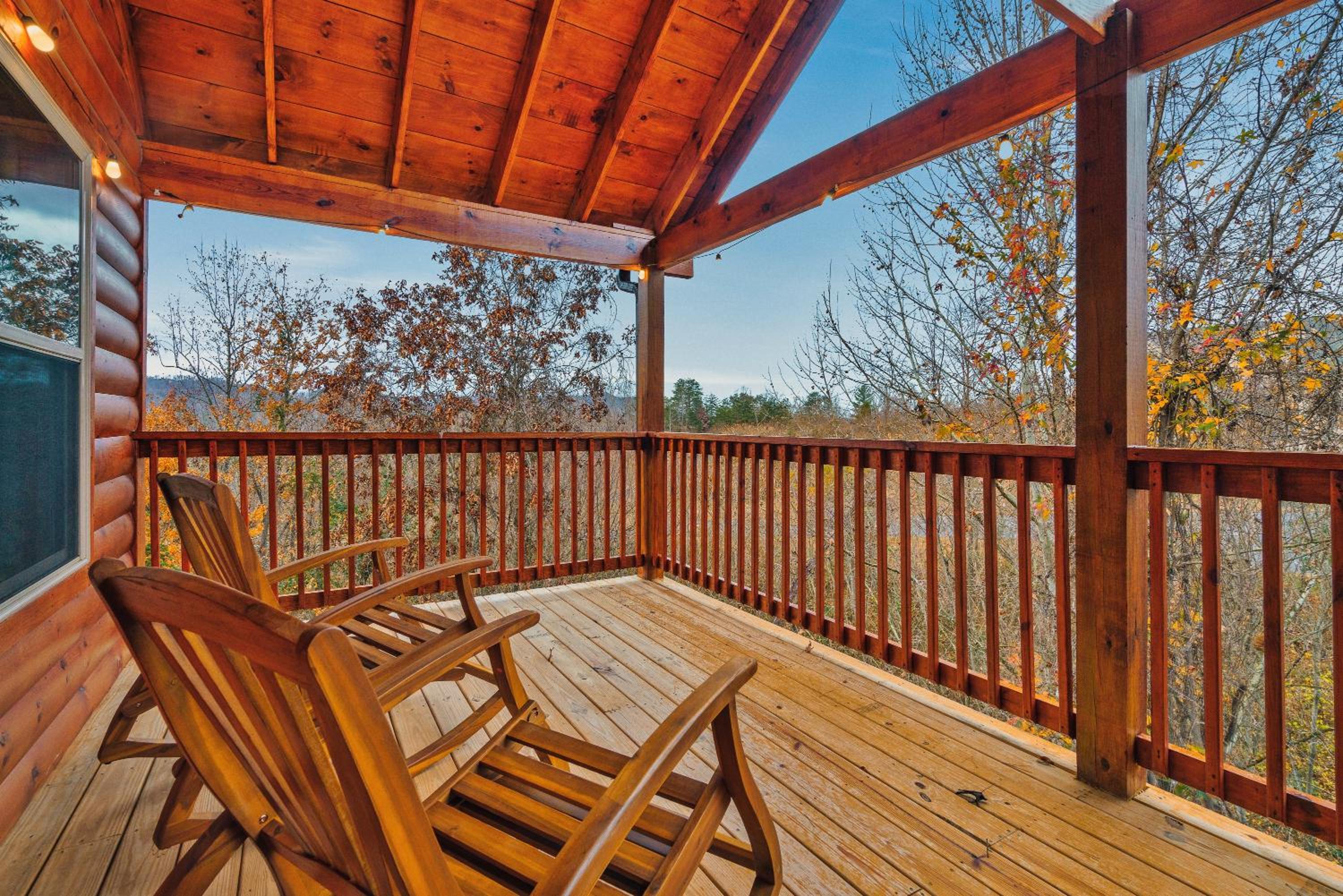 Mountains r Calling, Cozy Hideaway, King Beds, Hot-Tub, Arcade, EV Ready view 3