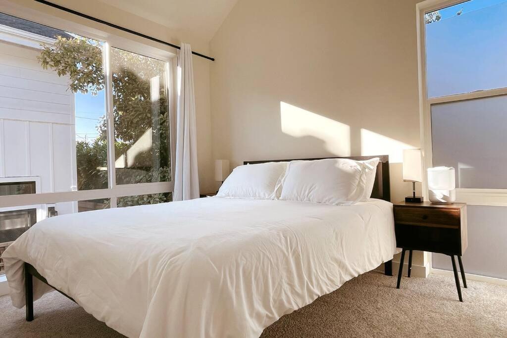 Central Seattle Peaceful Private Retreat 10 Mins Walk From Groceory Store view 3