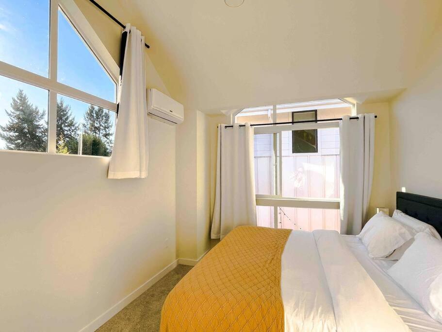 Central Seattle Peaceful Private Retreat 10 Mins Walk From Groceory Store view 4