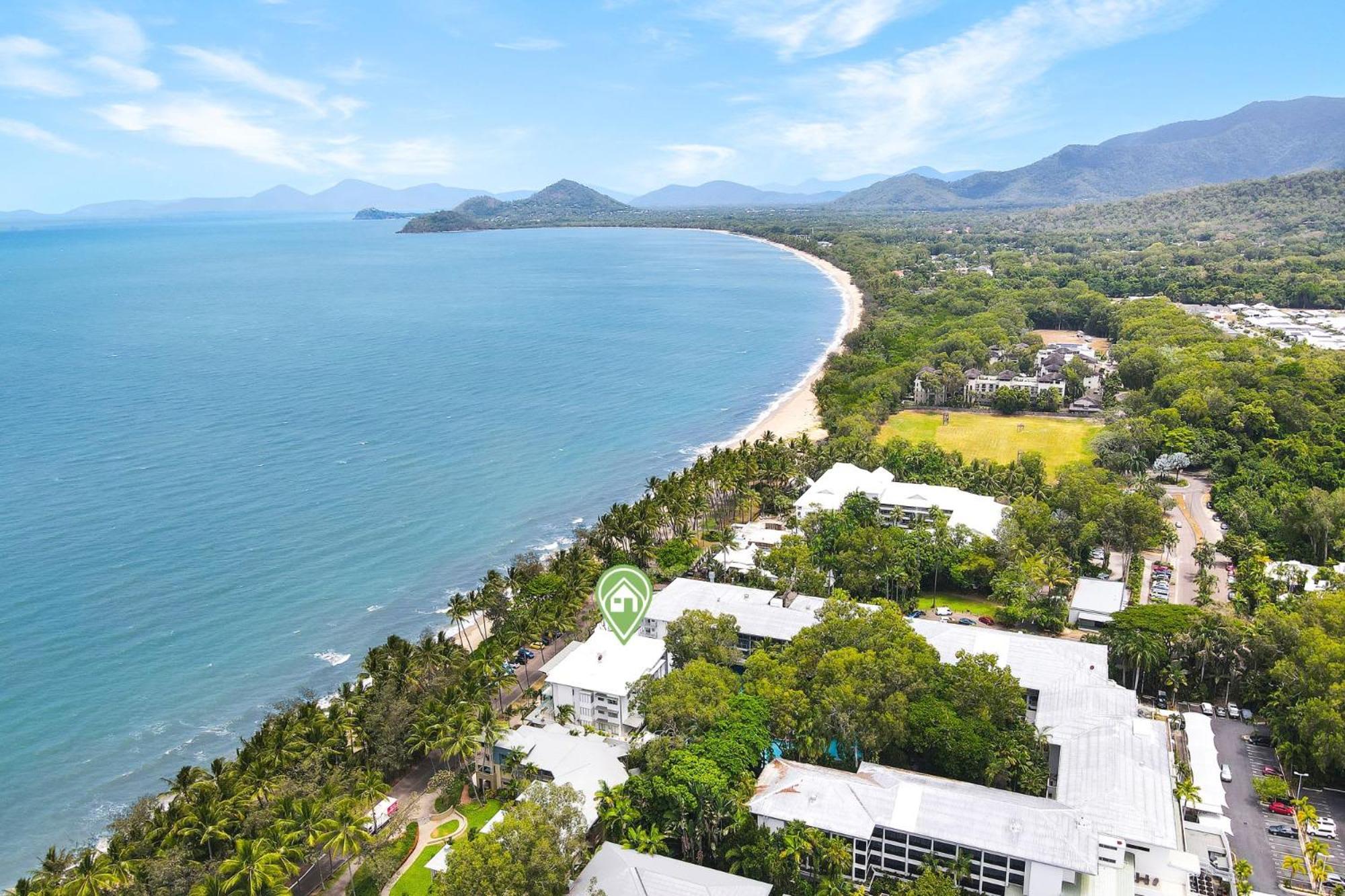 Amaroo - Luxury Apartment overlooking the Coral Sea