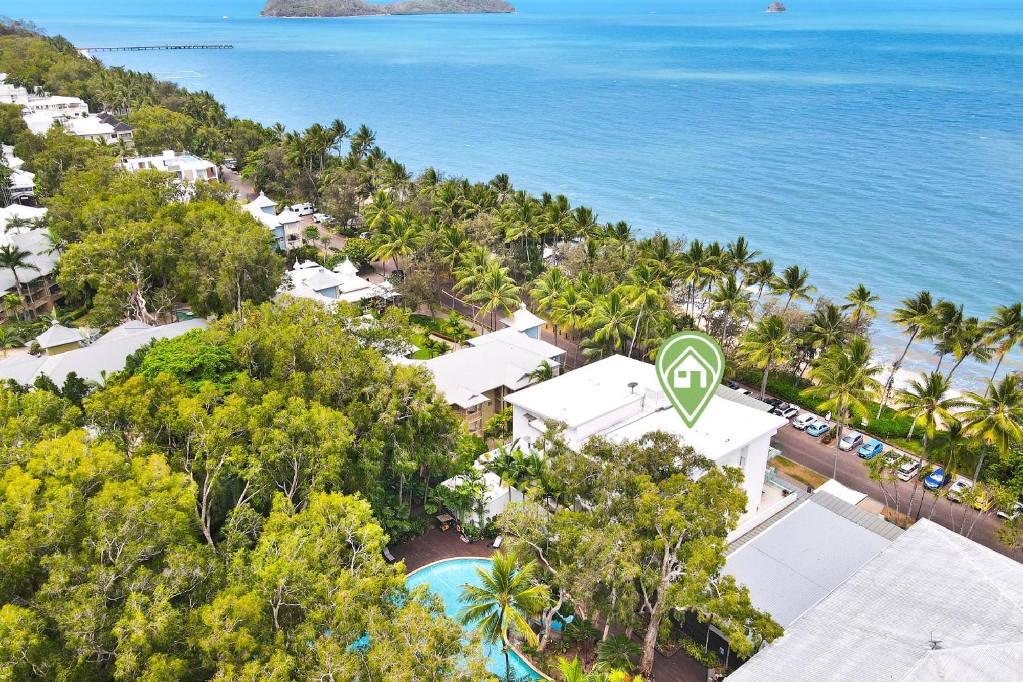 Amaroo - Luxury Apartment overlooking the Coral Sea