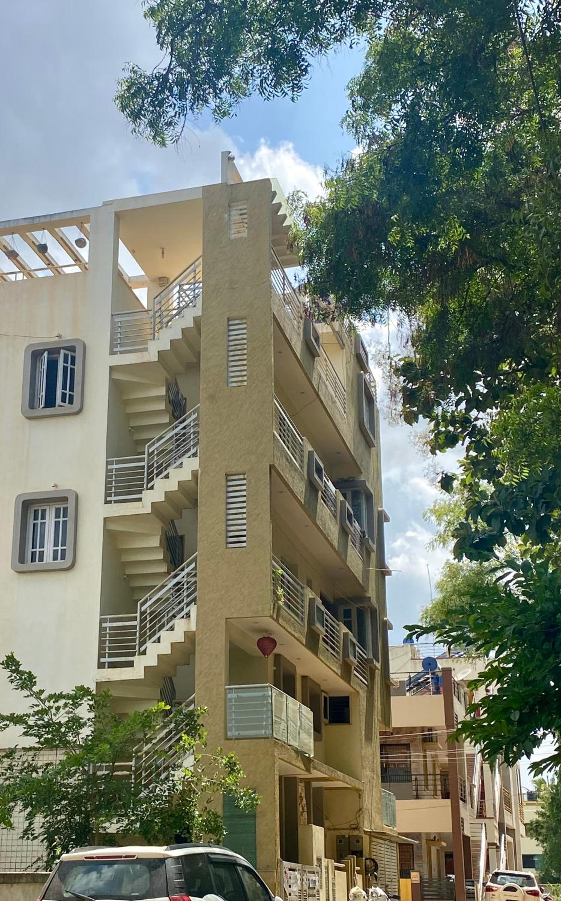 Spacious 2BHK for upto 12 Guests , Best for Families & Groups