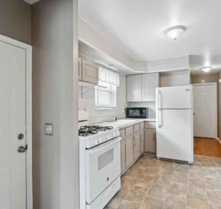 Modern River Retreat near airport, hospitals, businesses view 2