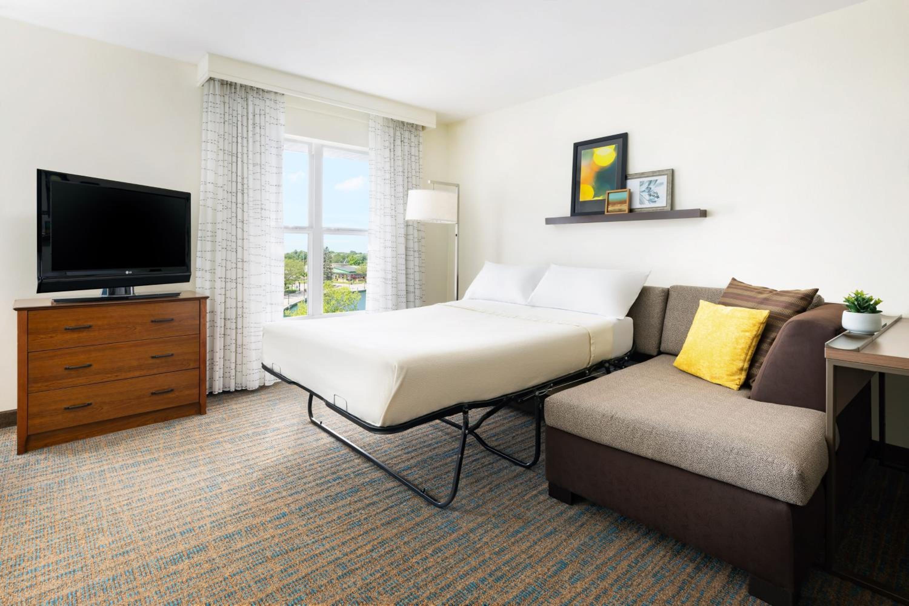 Des Moines Vacations - Residence Inn Des Moines West at Jordan Creek Town Center - Property Image 2
