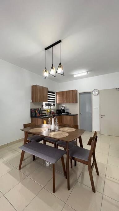 KLIA Sepang Putrajaya 2 rooms homestay +wifiNetflix