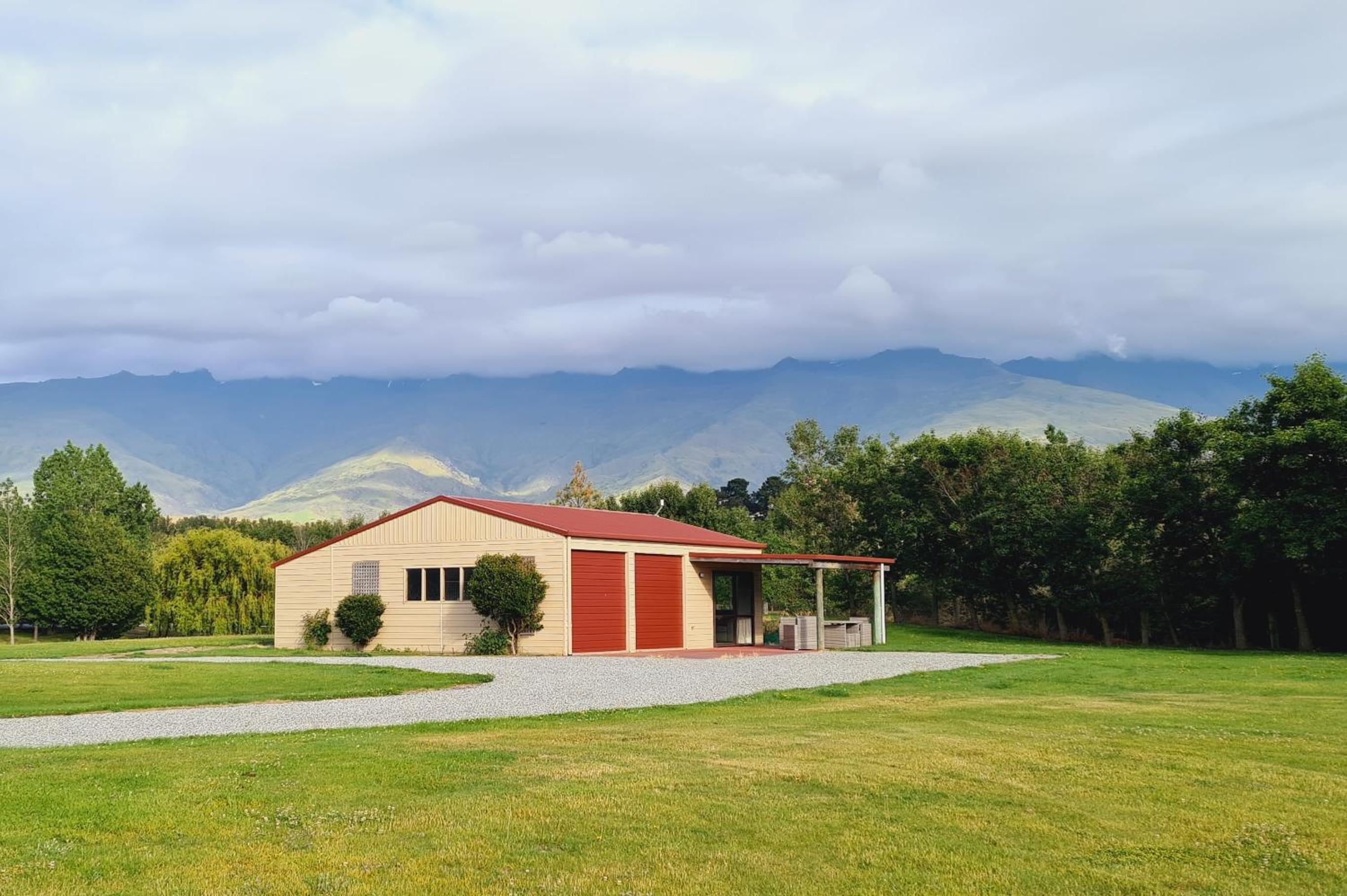 Hotel Lakeside Retreat