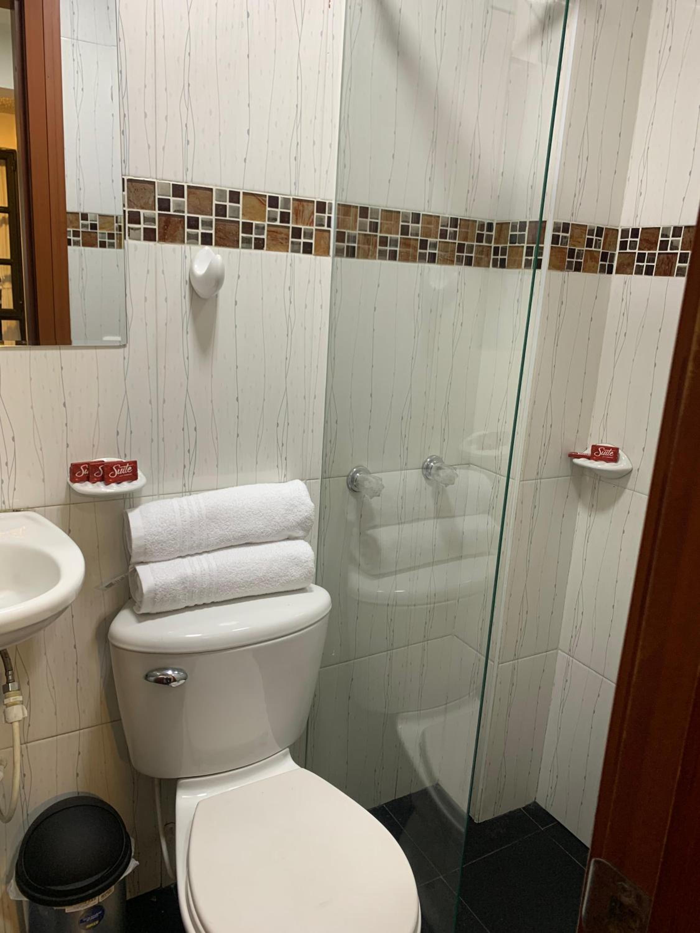 Apartasuites Bogotá 53 cerca al aeropuerto 01