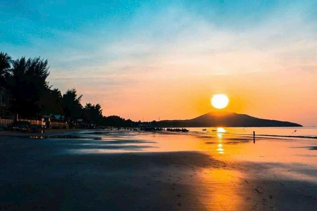 Hon Rom Central Beach Resort
