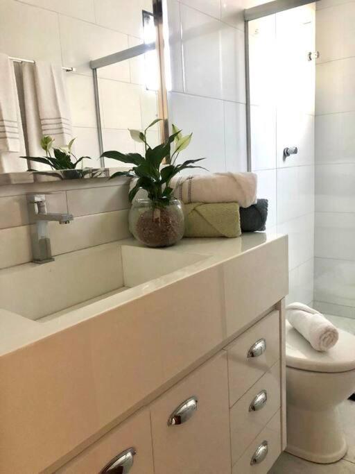 Apartamento com piscina/3 min da Praia