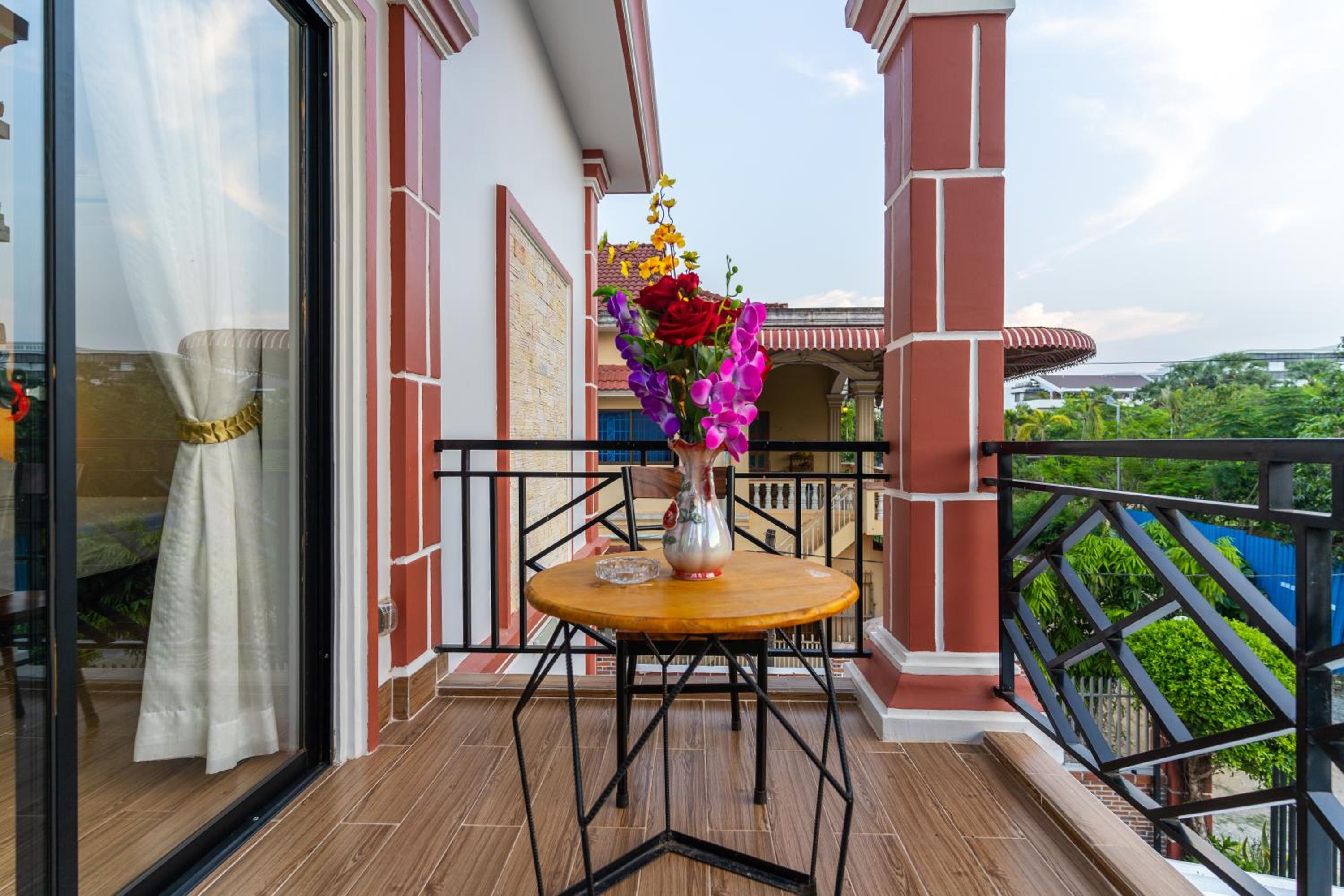 855 Villa view 4