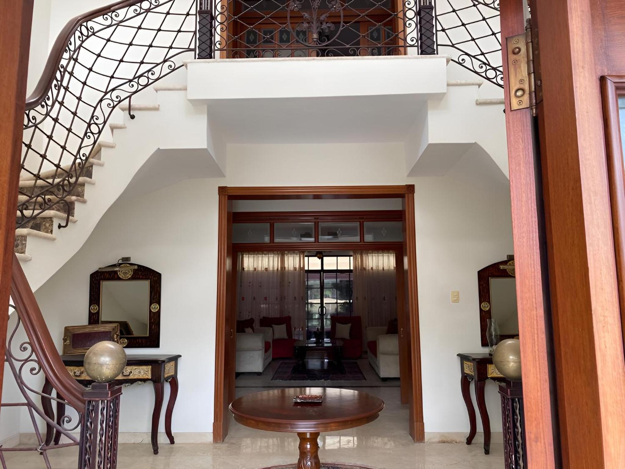 Metro Golf Villa