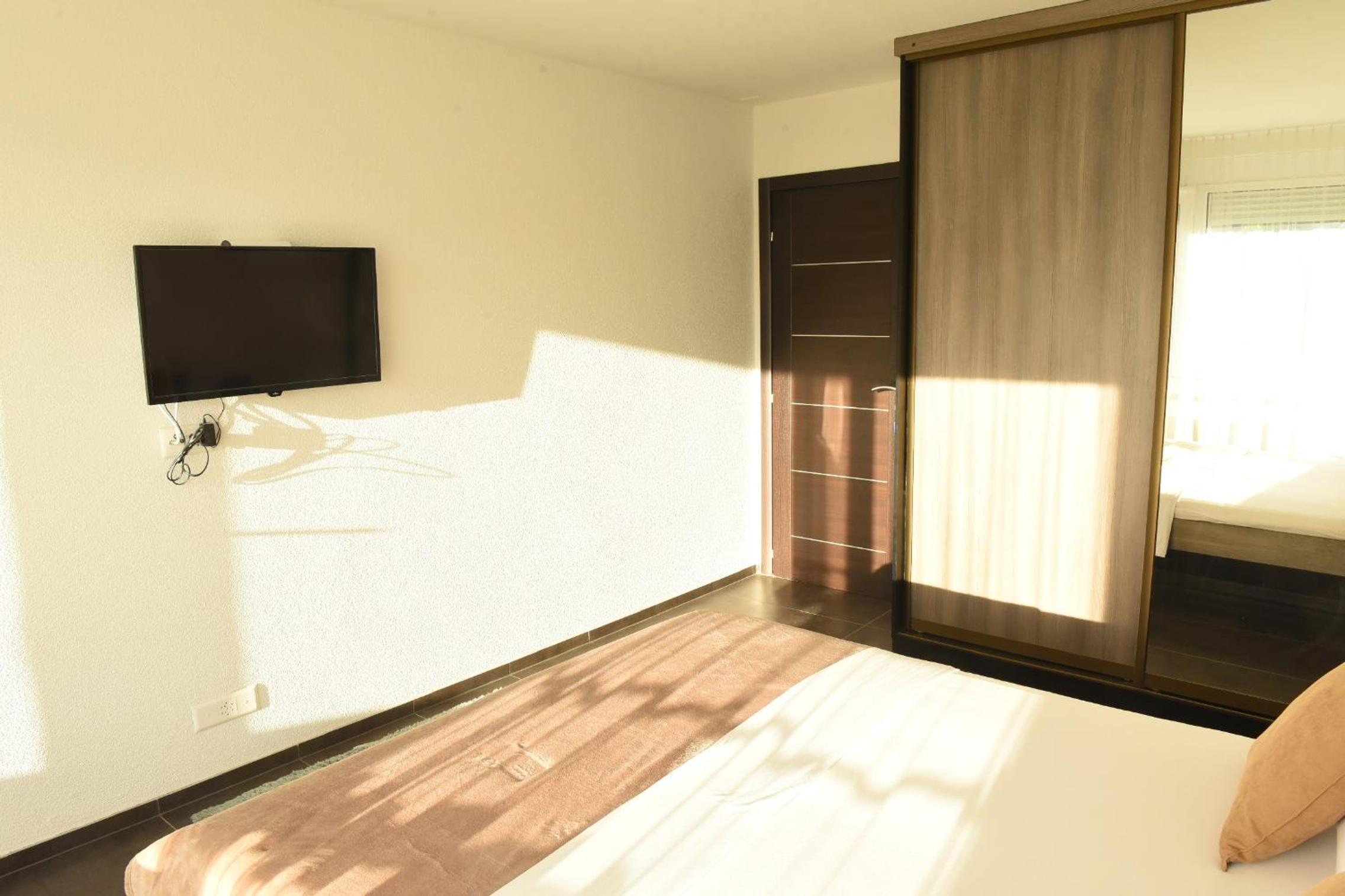 Photo 48
