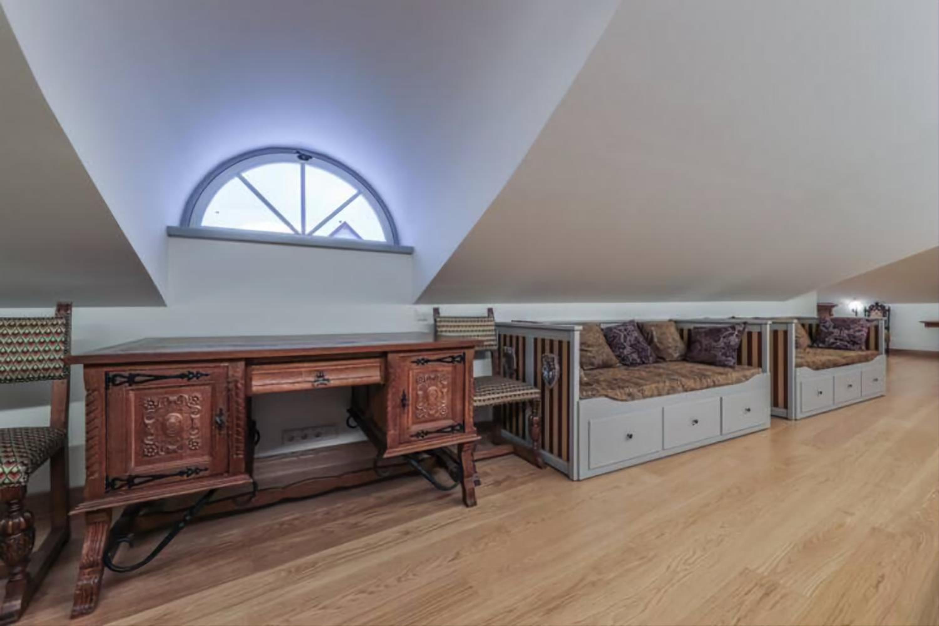 Luxury Medieval 2 Storey apartment with Antique Furniture in Old Town view 4