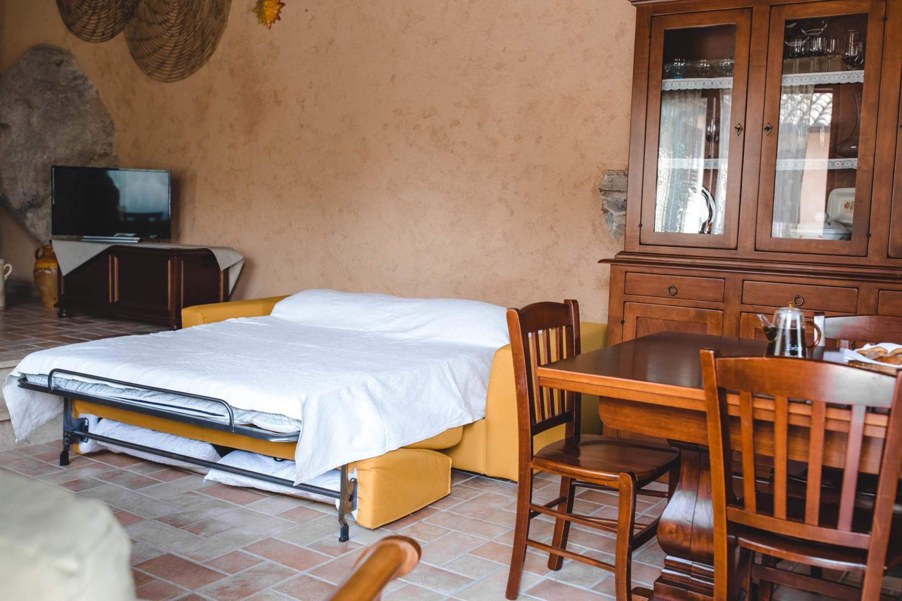 Calàmi - Villa Romeo - Private Apartments with Pool, Seaview & Olive Grove view 4