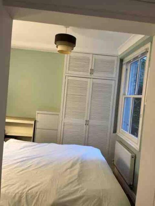 Kensington apartment with 2 bedrooms 1 living room and Patio