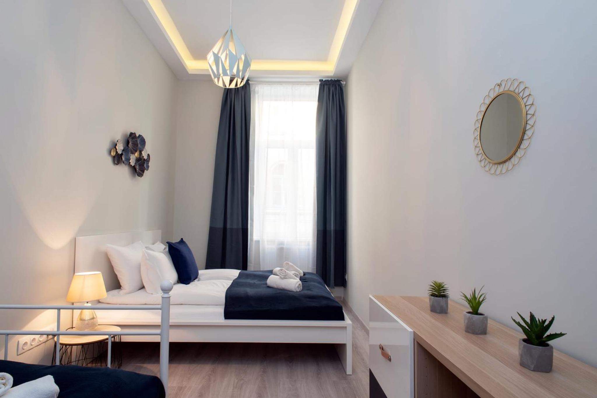Very central NEW and large AC apartment
