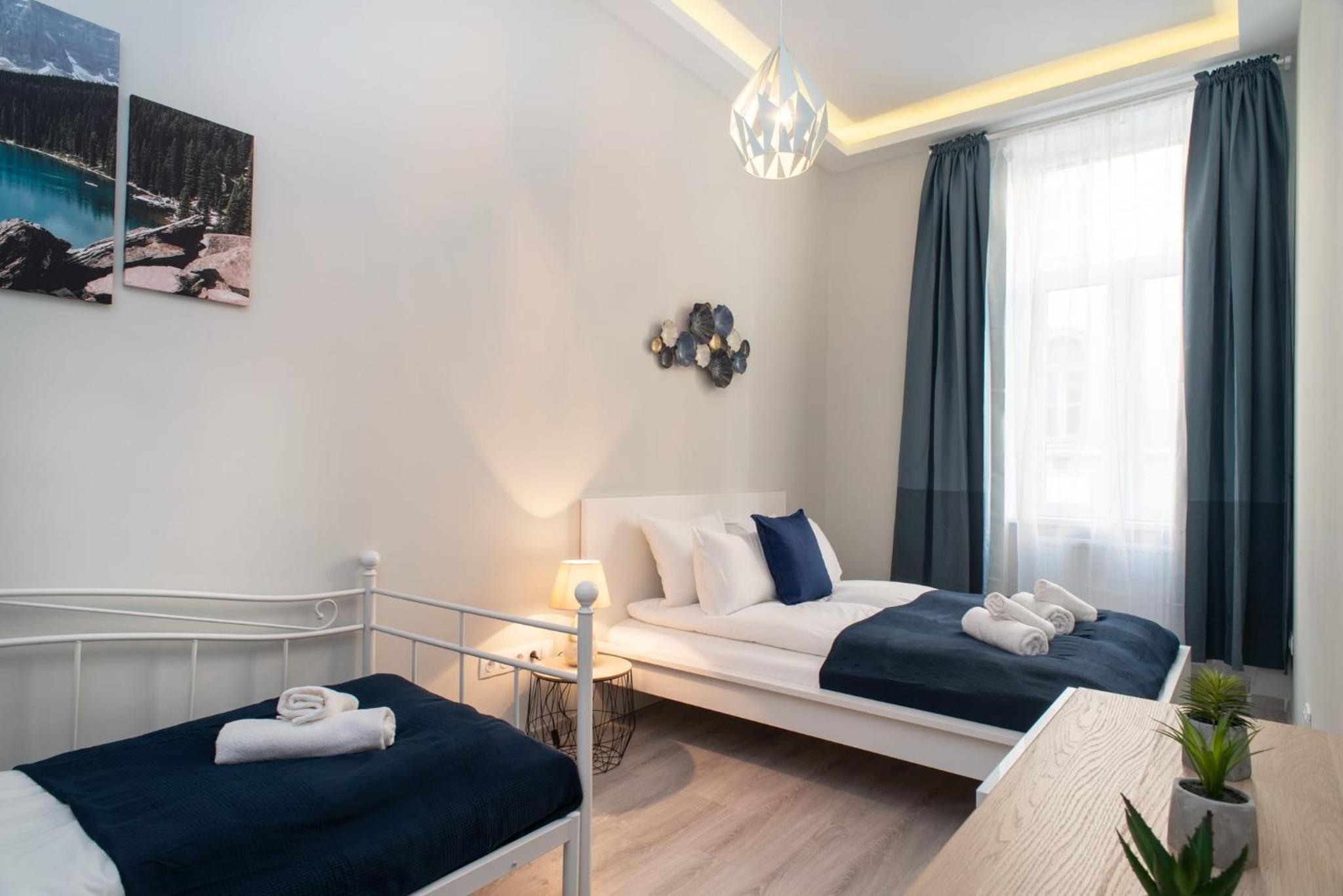 Very central NEW and large AC apartment