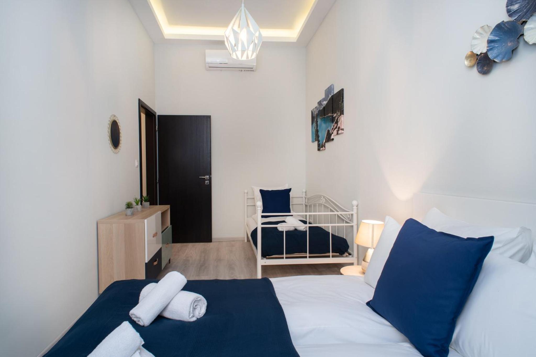 Very central NEW and large AC apartment