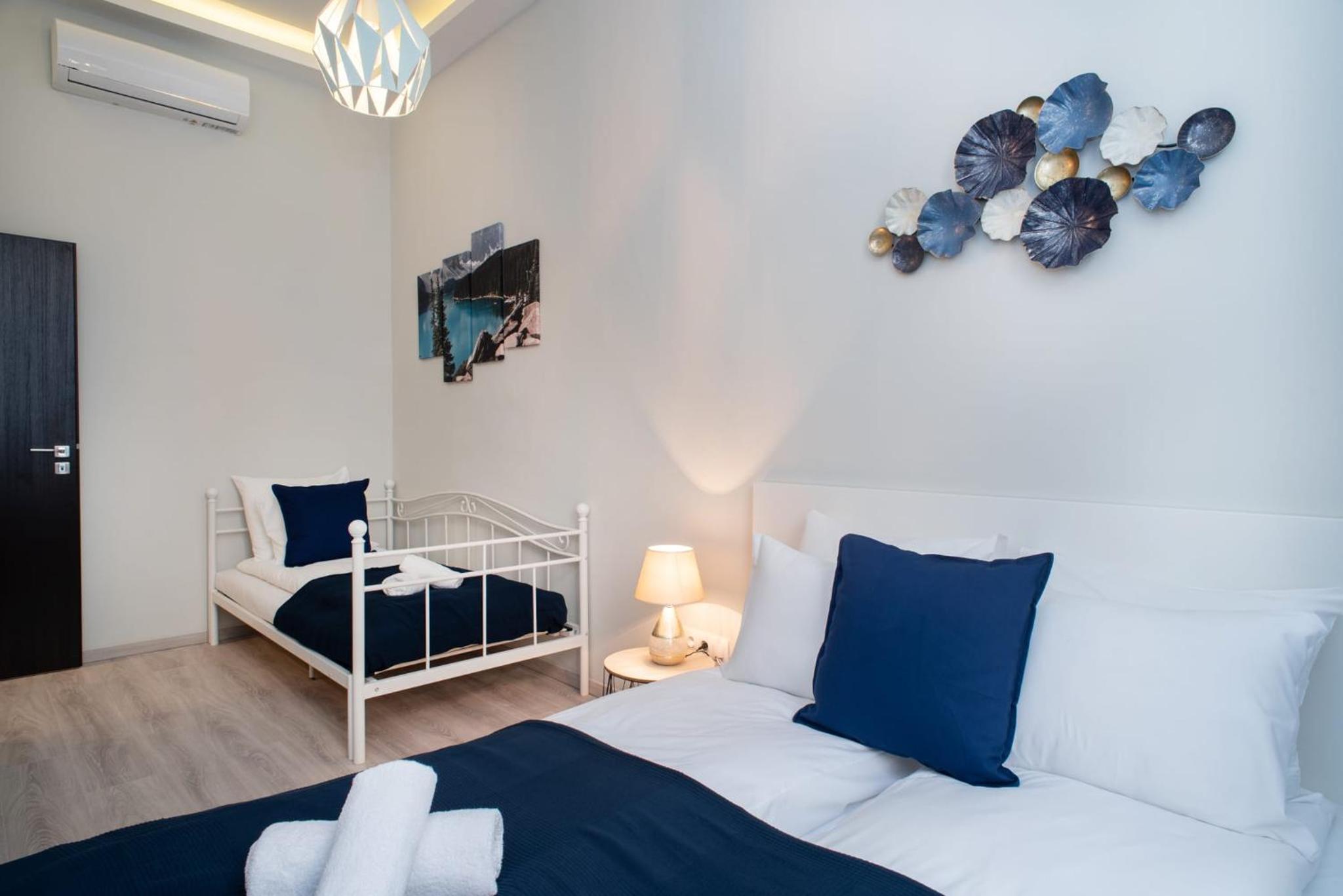 Very central NEW and large AC apartment