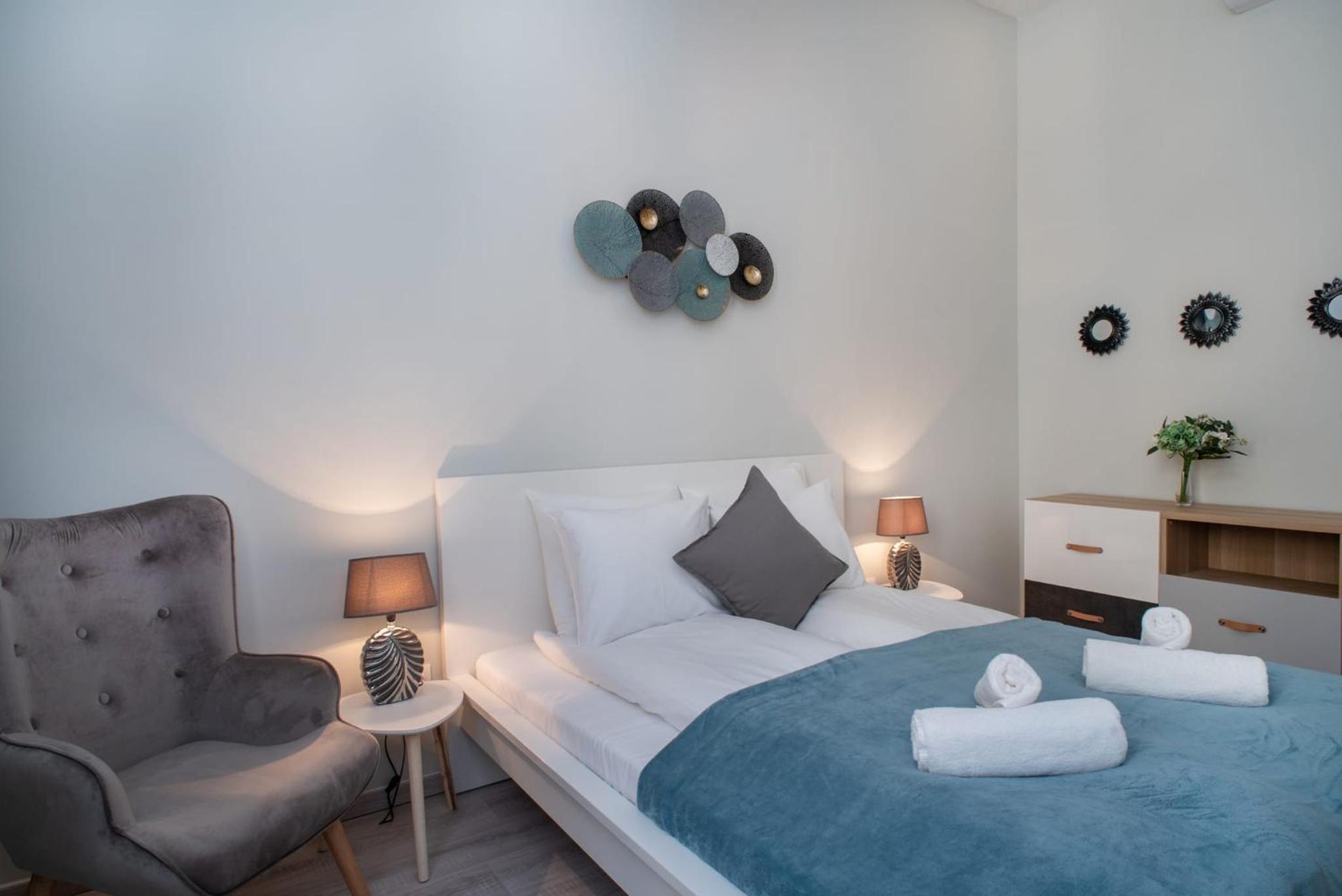 Very central NEW and large AC apartment